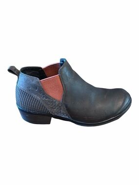 Keen Morrison Chelsea booties, size 42